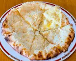 ガーリックチーズナン/Garlic Cheese Nan（RAJA Nepali Indian Restaurant）