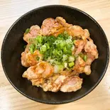 きんぴらの入った唐揚げ丼（三日月ラーメン）