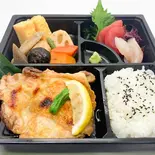 鶏パリパリ焼き刺身御膳（美味酒菜武蔵乃）