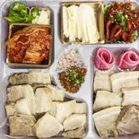 ポッサムセット<<보쌈세트>>Bossam Set (with Pork)（Welcome Ikemen）