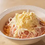【漬け】鳥たたきオニオンマヨ丼（鳥たたき丼専門店 鳥姫）
