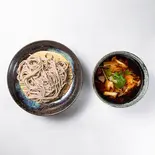 5種類のきのことじセイロ（蕎麦切りくろ 大通本店）