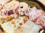 【殿堂入り】広島お好みスペシャル焼(豚・イカ・海老・帆立・麺・もち・チーズ)【マヨ】（【関西風＆広島風お好み焼き・鉄板焼き】桜家 清水店）