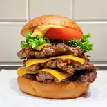 和牛トリプルバーガー/Wagyu Triple Burger（ヘンリーズバーガー 自由が丘）