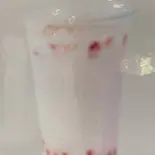 タピオカストロベリーミルクティー（お茶の尾頭園）