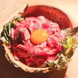 神様のローストビーフ丼卵黄のっけ（ピリ辛亭）