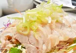 蒸し鶏のネギソースかけ（三国の宴）