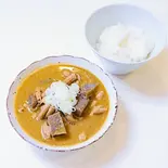 カレーもつ煮丼（やみつきもつ煮屋92 京町店）
