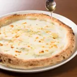 4種チーズのピッツァ（Pizza Kitchen Felice）