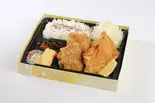 から揚げ食べ比べ弁当(揚げ物専門店 から揚げ 天神橋三丁目店)
