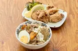 もつ煮込み全部盛り唐揚げセット（もつ焼きぶーちゃん）