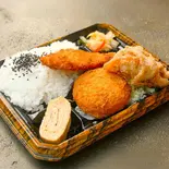 がっつり食べるぜ！【ミックスフライ弁当】（バンバン番長）