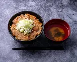 【当店人気No.2】岩中豚のこてこてガリバタロース丼（Soulmate Beach）