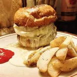 ゴルゴンゾーラハニーバーガー(フレンチフライ付き)（スタンドココペリ (CAFE＆BAR Thunderbird)）