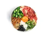 炙り和牛の刺しトロねばとろ丼 お肉は焼いた状態で提供致します。(卵 ＆ とろろ昆布汁 付き)（東京ねばとろ.都立大学駅前店 とろろ昆布汁とねばとろ丼 tokyo neba-toro bowl）