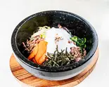ビビンバ(温泉卵入り) Bibimbap (With Soft-Boiled Egg)（韓国料理ハンウリ）