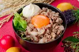 【たまご付】豚のすたみな丼(約150g)（ハラミ・ローストビーフ丼 ハラミと米 心斎橋本店）
