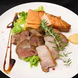 温かい燻製の盛り合わせ（Bistro Vin Vin 新横浜店）