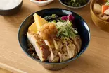 【和風】塩麹チキンステーキ丼 Chicken Steak Bowl（【十八穀米＆美食美人】どんぶりde健康ごはん 幡ヶ谷店）
