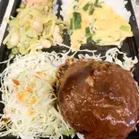 国産牛を使った煮込みハンバーグ弁当（チェリージャムレストランバル）