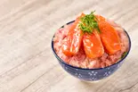 ねぎとろ・サーモンの贅沢2色丼（本気のねぎとろ市場 鬼塚 大宮店）