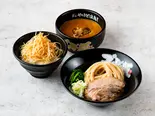 つけ麺・ネギ丼セット(チャーシュー1枚・薬味ネギ・ホウレン草・ネギ丼)（ゴル麺。 THE GOLDEN TSUKEMEN）