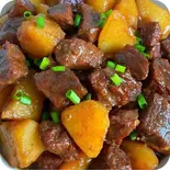 国産牛とジャガイモのトロトロ煮込飯（奇まぐれダンジョン）
