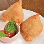サモサ samosa 2p(インドネパール料理ファミリーキッチン)