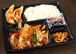 回鍋肉弁当（餃子の安亭 思い出横丁新宿大本店）