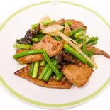 レバーとニンニクの芽炒め単品 Liver and Garlic Chive Stir-Fry (A La Carte)(ジロー's テーブル 東武練馬イオン前店)