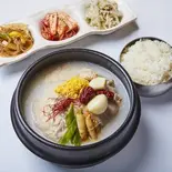 宮廷ハーフ参鶏湯(韓国惣菜3品、ご飯大盛り無料)（韓国家庭料理ジャンモ 聖蹟桜ヶ丘店）