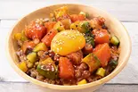 20.サーモンとタコの韓国風ユッケポキ（十五穀米のヘルシーポキ丼の店 Poke Poke 天下茶屋店）