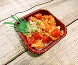 海鮮ぶつ切りニンニク辣油漬け丼 辛 ( サーモンハラス、まぐろブツ、エンガワ)（大漁丼家 新宿西落合店）