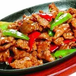 牛肉の黒胡椒鉄板焼き(铁板黑胡椒牛肉)（聚香源）
