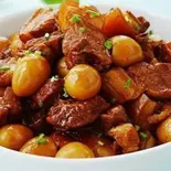 うずら卵と豚肉の煮込み(红烧肉炖鹌鹑蛋)（聚香源）