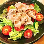 豚しゃぶサラダ Pork shabu-shabu salad(唐揚げ さくらや)