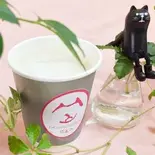 ホットカフェラテ（猫本山）