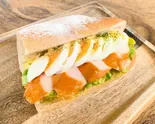 スモークチキンアボカドエッグ Smoked Chicken Avocado Egg（BONDI COFFEE SANDWICES KOMAZAWA）