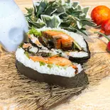 おにぎらず「熟成紅鮭」（ご馳走おにぎり“雲海” 鶴橋店）