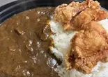 和牛牛すじ牛タンカレー唐揚げ付き(ふぁみりぃ弁当)