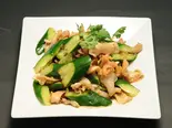 ツブ貝とキュウリの黒酢和え（中国東北家郷料理 永利 池袋本店）