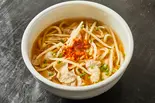 ラー油ともやしのピリ辛肉うどん(みんなの駒沢屋)