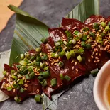 馬レバ刺し(特製ダレ付き)(単品)(馬肉特急【ウマキチ】都立家政店)