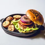 ソイミートと野菜のヘルシーバーガー ポテトセット（Farm to Table TERRA presented by snow peak URBAN OUTDOOR）