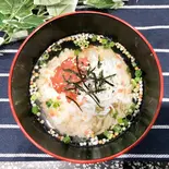 釜揚げしらすと紀州産南高梅の出汁茶漬け（ぼんたぼんたLINKS UMEDA店）