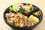 1899茶美豚すき煮弁当(茶美豚のすき煮、茶飯、玉子焼き、煎茶チキンサラダ)(RESTAURANT 1899 OCHANOMIZU)