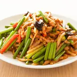 豚肉のニンニクの芽のうま辛炒め（稲香源 千歳烏山店）