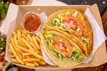 沖縄タコス2種類+フライドポテトのセット（沖縄タコスとタコライス専門店 JP-CAFE）