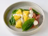 季節限定カプレーゼ【パイン】（YOGI GREEK ＆ ACAI 名古屋大須店）