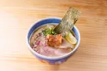 【特製】 魚介薫る 貝ダシ汐そば(角煮・味玉・ワンタン付き)（おダシと銀しゃり 中華そば二兎）